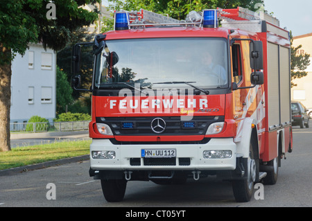 Deutschen Feuer Truck Feuerwehrauto Mercedes Benz Freiwillige Feuerwehr - Schwaigern Heilbronn Deutschland Stockfoto