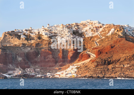 Die Klippen Oia auf der griechischen Insel Santorini, Griechenland Stockfoto