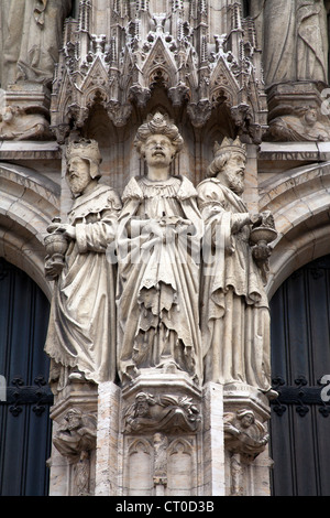 Statue der drei Könige an der Fassade der Kathedrale Brüssel Stockfoto