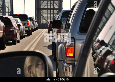 Offene Brücke stoppt Verkehr Stockfoto