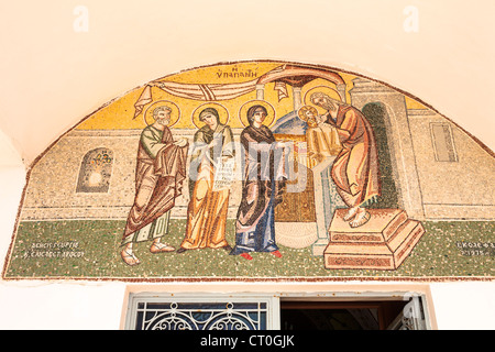 Religiöse Mosaik an Wand der orthodoxen Kathedrale auch bekannt als Mitropolis, Fira, Santorini, Griechenland Stockfoto