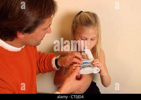 ATMUNG, SPIROMETRIE BEI EINEM KIND Stockfoto