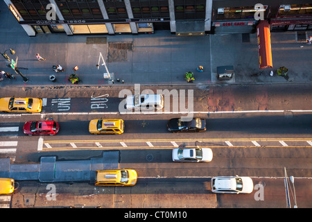Verkehr, 34th Street bei Sonnenuntergang, NYC Stockfoto