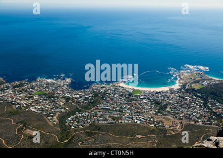 Blick über Camps Bay vom Tafelberg, Kapstadt, Südafrika Stockfoto