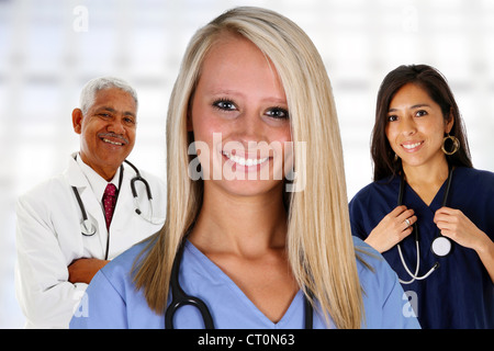 Gruppe von Ärzten und Krankenschwestern in einem Krankenhaus Stockfoto
