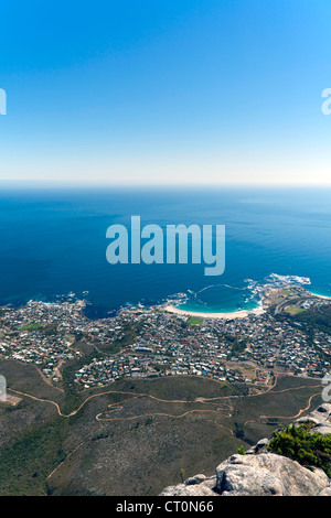 Blick über Camps Bay vom Tafelberg, Kapstadt, Südafrika Stockfoto