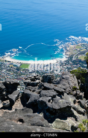 Blick über Camps Bay vom Tafelberg, Kapstadt, Südafrika Stockfoto