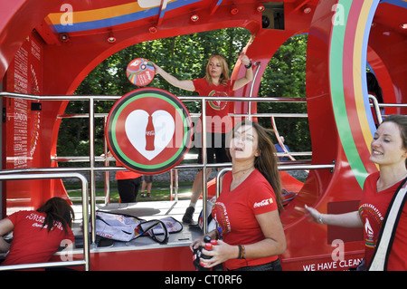 Olympic Torch Relay mit Prozession durch Abergele Nord-Wales Stockfoto