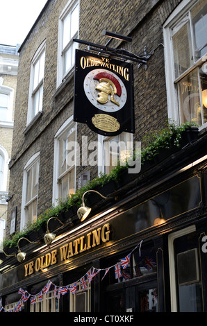 Ye Olde Watling Pub in Bow Lane, City of London, London, Großbritannien Stockfoto