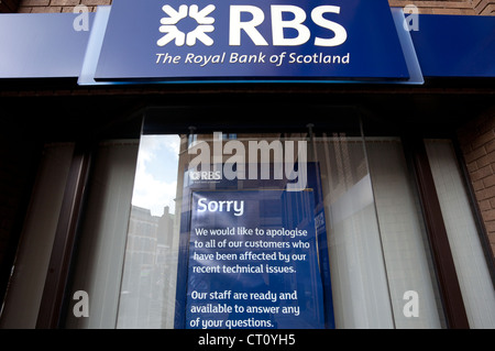 'Sorry' Plakat im Fenster der Filiale der Royal Bank of Scotland, London Stockfoto