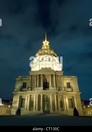 Kuppel von Les Invalides in Paris, Frankreich, Nachtaufnahme Stockfoto