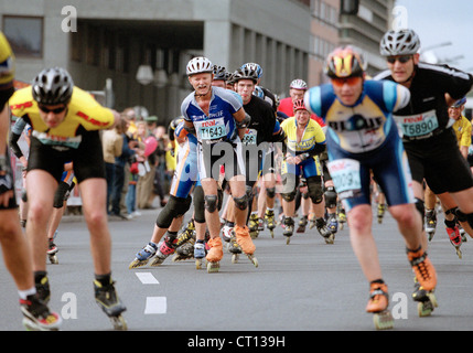 Skater teilnehmen an der Berlin-Marathon Stockfoto