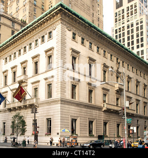 Metropolitan Club in East 60th Street und 5th Avenue in Manhattan, New York, USA. Stockfoto