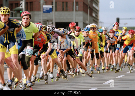 Skater teilnehmen an der Berlin-Marathon Stockfoto