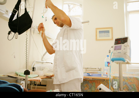 KRANKENSCHWESTER REDLICH PFLEGE Stockfoto