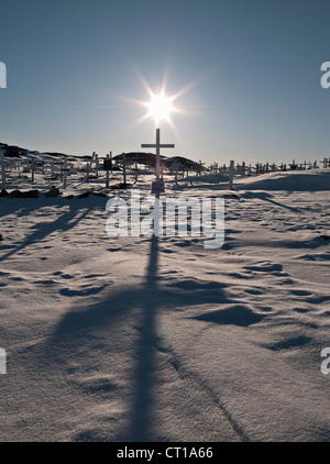 Kreuze im Friedhof Schattenwurf Stockfoto