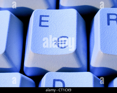 "E" Taste auf der Tastatur mit Eurozeichen - E Geschmack Mit Eurozeichen € Stockfoto