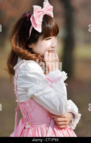 Japaner in süße Lolita Cosplay outdoor portrait Stockfoto