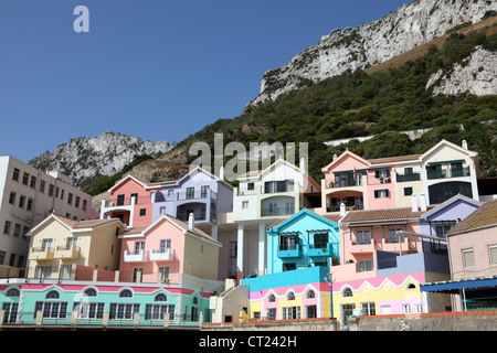 Bunte Gebäude im Catalan Bay Village, Gibraltar Stockfoto