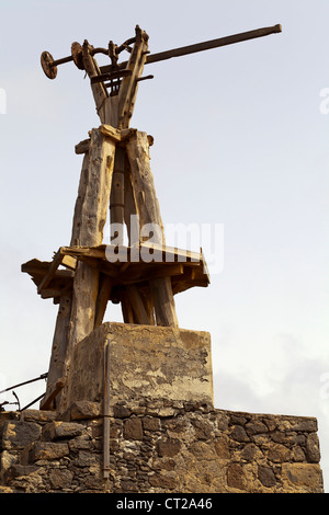 Lanzarote, alte Windmühle am Salinas De Janubio Salz Becken - Lanzarote, Kanarische Inseln, Spanien, Europa Stockfoto