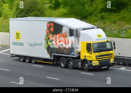 Morrisons Supermarkt Lieferung LKW mit optimierten Anhänger Stockfoto