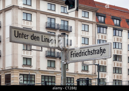 Unter Den Linden / Friedrichstraße Zeichen, Berlin, Deutschland Stockfoto