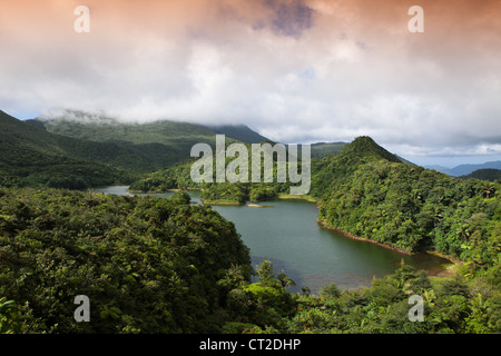 Süßwassersee im Nationalpark Morne Trois Pitons, Dominica, Karibik Stockfoto