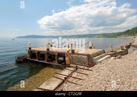 Böschung Siedlung Listwjanka, Baikalsee, Irkutsk Region, Sibirien, Russland Stockfoto