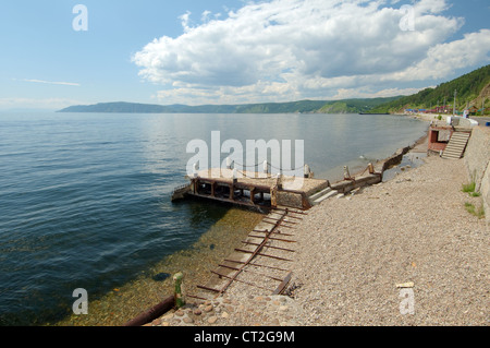 Böschung Siedlung Listwjanka, Baikalsee, Irkutsk Region, Sibirien, Russland Stockfoto