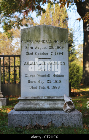 Grab von Wendell (29. August 1809 – 7. Oktober 1894) und seine Frau am Mount Auburn Cemetery in Cambridge, MA. Stockfoto