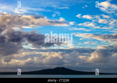 Mount Rangitoto, den schlafenden Vulkan in Auckland Harbour, Neuseeland Stockfoto