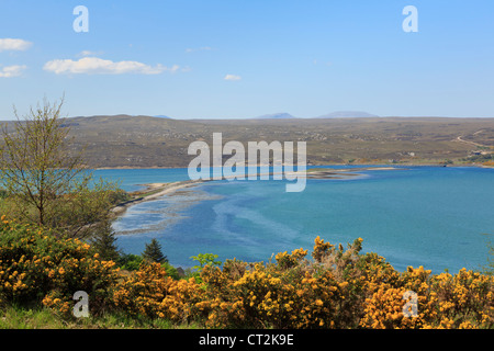 Blick nach Norden und West Highlands Touristenroute Damm und Brücke über den Kyle of Tongue, Sutherland, Highland, Schottland, UK Stockfoto