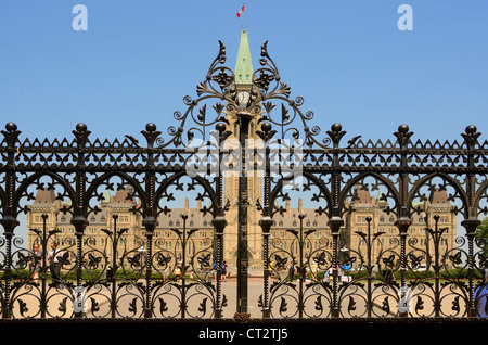 Die wichtigsten Tore führen bis zu Kanadas Parlament-Gebäude in Ottawa in Kanada. Stockfoto