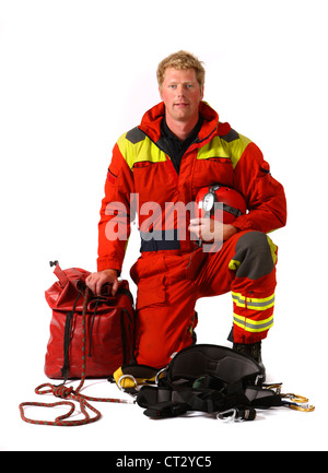 Männer-Spezialist für die Rettung von Personen aus Höhen und tiefen Löchern Feuer. Höhe Erlöser, Feuerwehr, Feuerwehr. Stockfoto