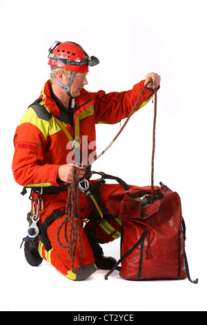 Männer-Spezialist für die Rettung von Personen aus Höhen und tiefen Löchern Feuer. Höhe Erlöser, Feuerwehr, Feuerwehr. Stockfoto