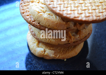 Der schiefe Turm von Cookies. Stockfoto
