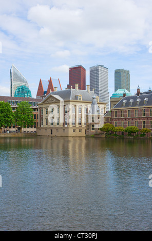 Stadt Zentrum von Den Haag Mauritshuis und neue Wolkenkratzer Stockfoto