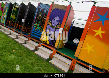 Graffiti-Toiletten im Greenman Festival Glanusk Park, Wales 2011 Stockfoto