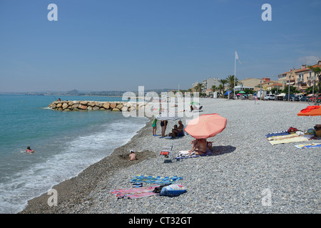 Strand zu sehen, Cagnes-Sur-Mer, Côte d ' Azur, Alpes-Maritimes, Provence-Alpes-Côte d ' Azur, Frankreich Stockfoto