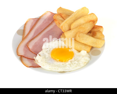 Frisch gekochter Schinken Spiegeleier, Sunny Side Up, und Chips bereit zu essen, isoliert gegen einen weißen Hintergrund mit Keine Personen Stockfoto