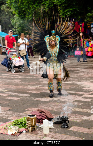 Traditionelle aztekische Straße Tänzer Mexiko-Stadt Mexiko Mittelamerika Stockfoto