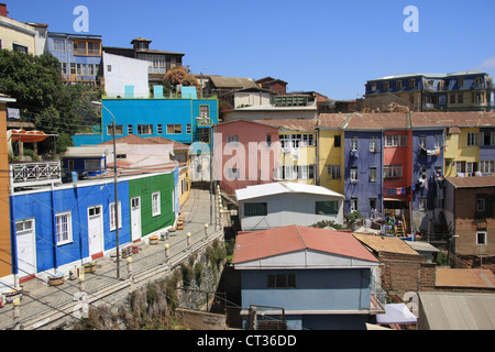 Farbenfrohe Unterkunft in Valparaiso, Chile Stockfoto