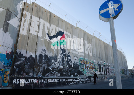 Unter freiem Himmel inspiriert die Freiheit führt das Volk von E. Delacroix auf der israelischen Sicherheitsmauer, Bethlehem, Palästinensische Autonomiebehörde Stockfoto