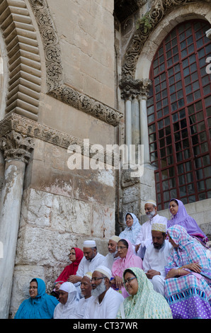 Gruppe von indischen muslimische Pilger anhalten. Heiliges Grab-Hof. Altstadt von Jerusalem. Israel. Stockfoto