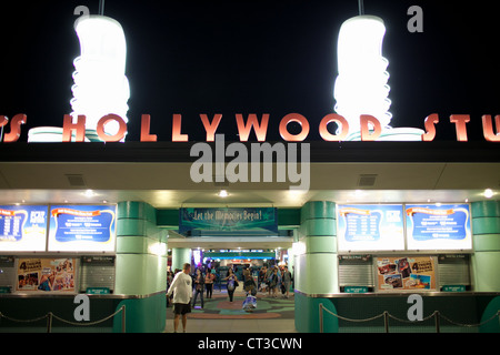 Hollywood-Studios-Eingang bei Nacht, Themenpark von Walt Disney World, Orlando, Florida, USA Stockfoto