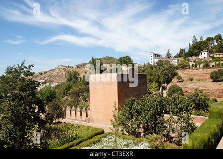 Ansicht des Palacio de Generalife aus der Alhambra in Granada, Spanien. Stockfoto