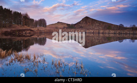 Sonnenuntergang Cawfield Steinbruch und Klippen in der Nähe von Hadrian wall Northumberland Nationalpark England UK GB EU Europa Stockfoto