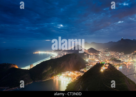 Luftaufnahme von Rio De Janeiro bei Nacht Stockfoto