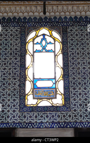 Türkei, Istanbul, Topkapi Palast, Buntglasfenster Stockfoto