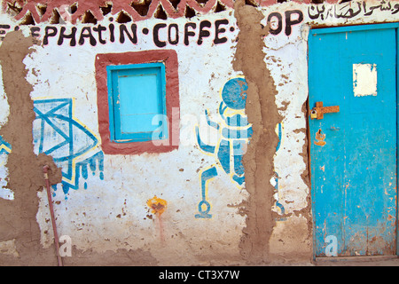 Eingang zu einem nubischen Café auf Elephantine Island in Assuan, Ägypten Stockfoto